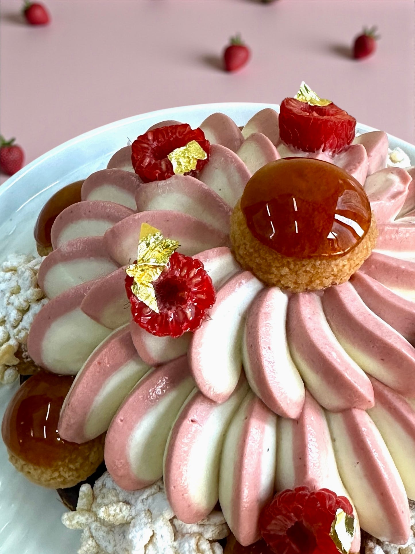 【CHRISTMAS】 RASPBERRY CHEESY HONEY SAINT-HONORE