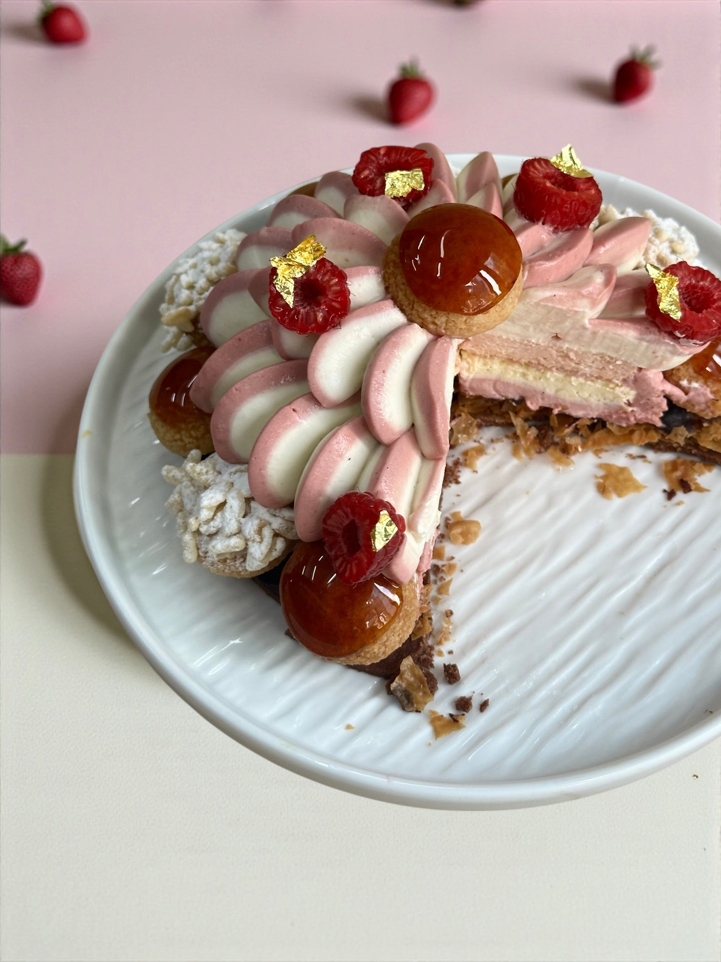 【CHRISTMAS】 RASPBERRY CHEESY HONEY SAINT-HONORE